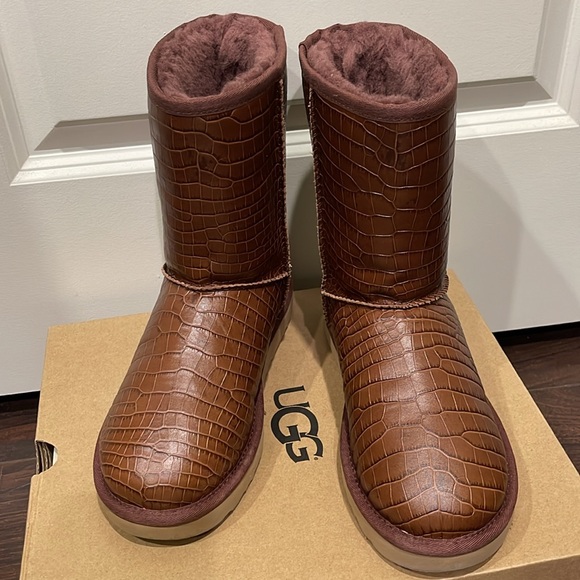 Ugg Classic Short Croc Boots - Picture 6 of 10